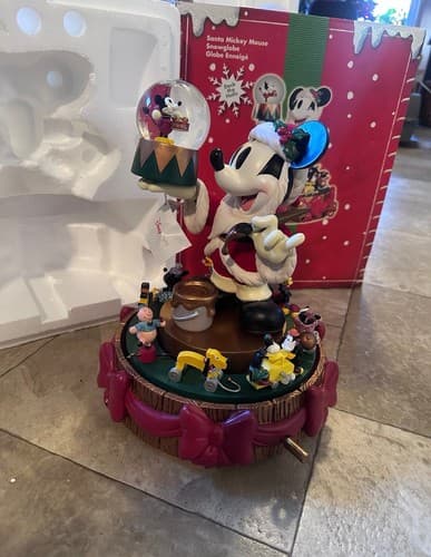 Disney store’s Santa Mickey Mouse Snowglobe-Deck the Halls NIB! - Thumbnail 3