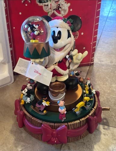 Disney store’s Santa Mickey Mouse Snowglobe-Deck the Halls NIB! - Thumbnail 5