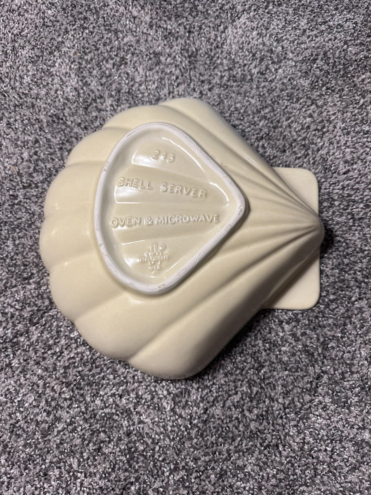 Pfaltzgraff Large White Shell Shaped Serving Bowl 243 (Chip) - Thumbnail 3
