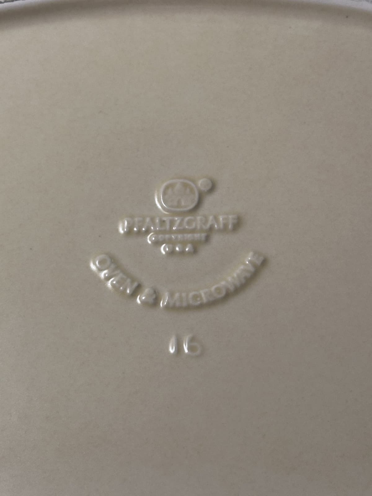 Vintage ~ Pfaltzgraff Village ~ Serving Platter ~ 6-16 ~ 1970's USA (chip) - Thumbnail 4