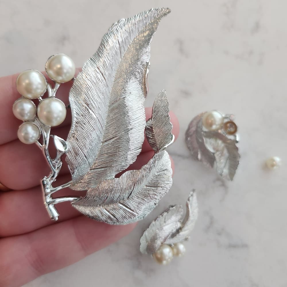 Sarah Coventry 1964 Silvery Splendor Pearl And Leaf Brooch with Clip On Earrings