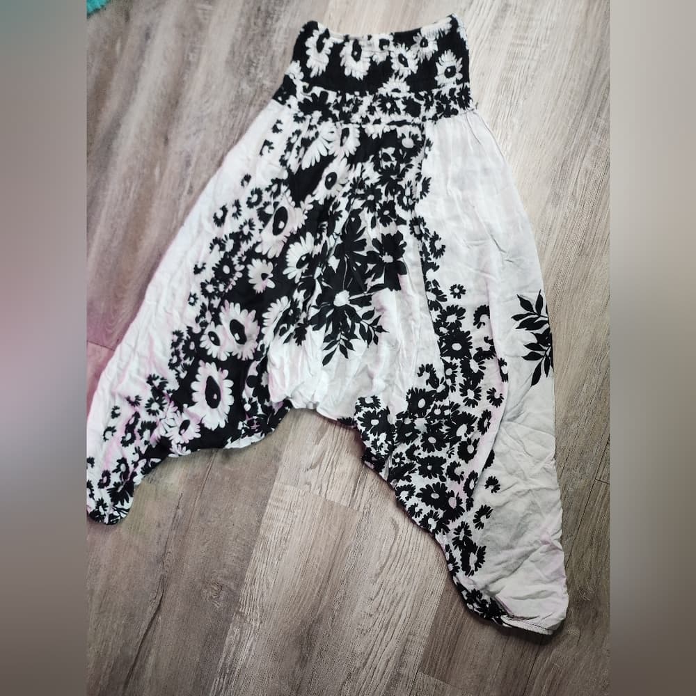 Floral Black and White Women's Slouchy Herem Pants With Stretchy Waist - Thumbnail 3
