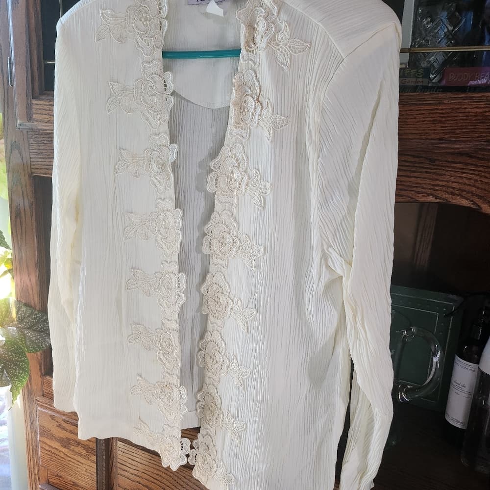 Vintage Floral Lace Trim Crinkle Shrug With Shouldwr Pads