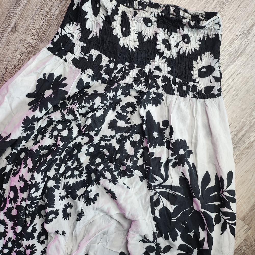 Floral Black and White Women's Slouchy Herem Pants With Stretchy Waist - Thumbnail 2