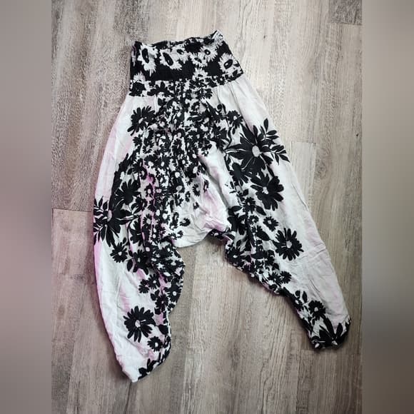 Floral Black and White Women's Slouchy Herem Pants With Stretchy Waist - Thumbnail 8