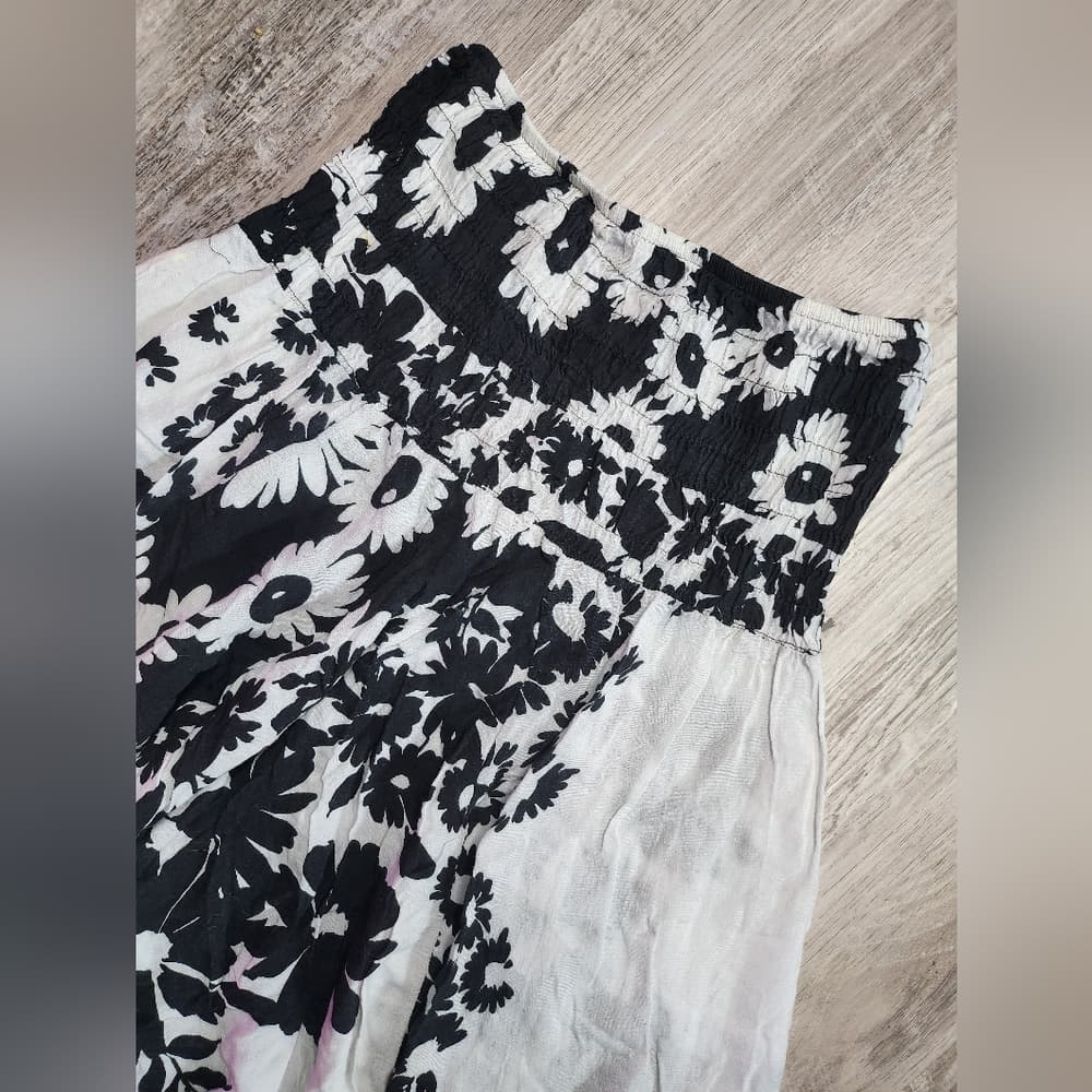 Floral Black and White Women's Slouchy Herem Pants With Stretchy Waist - Thumbnail 4
