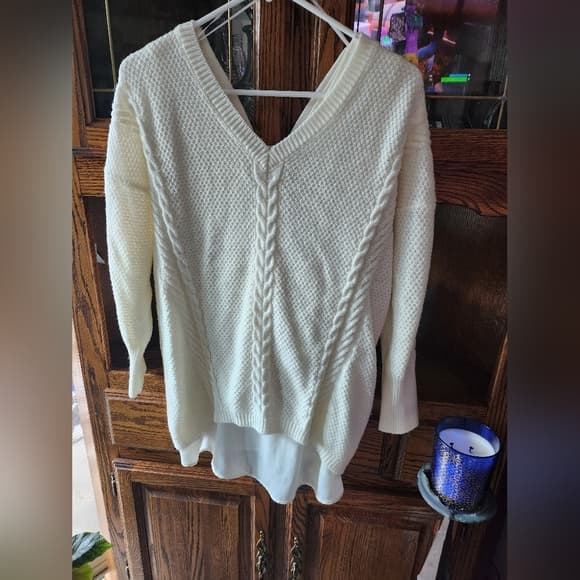 Kate & Mallory White V-Neck Sweater with Chevron Knit 2 Lace Up Back - Thumbnail 11
