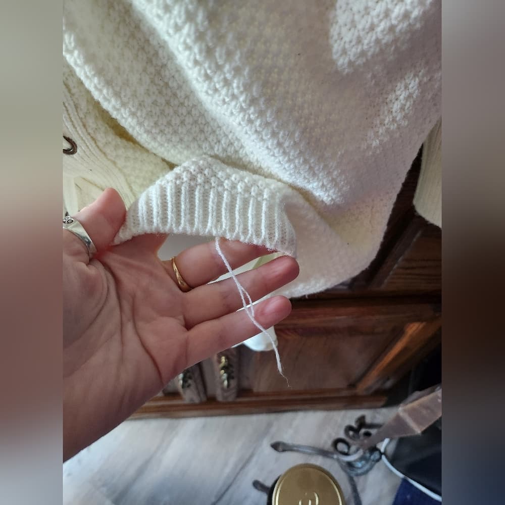 Kate & Mallory White V-Neck Sweater with Chevron Knit 2 Lace Up Back - Thumbnail 3