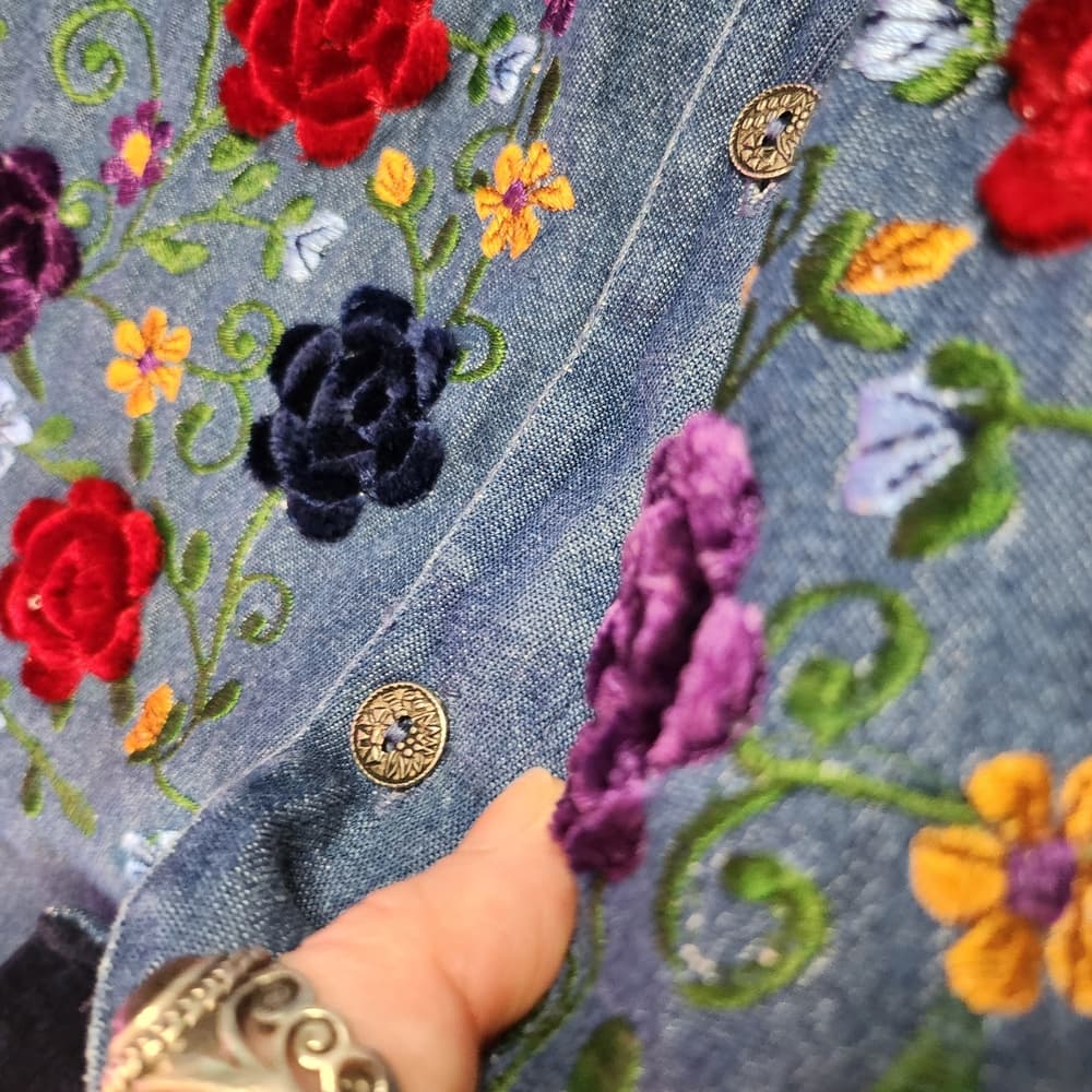 Casual Corner Blue Floral Embroidered And Felt Accented Button Down Shirt - Thumbnail 5