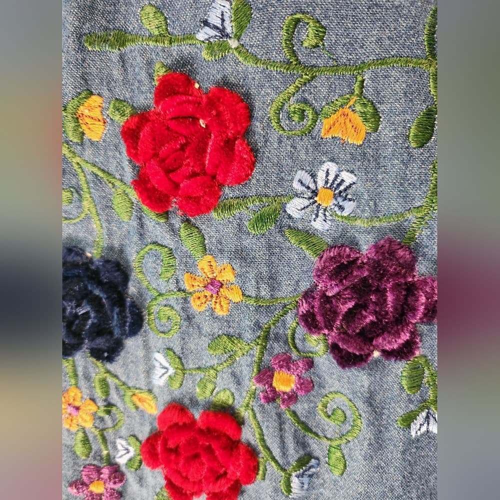 Casual Corner Blue Floral Embroidered And Felt Accented Button Down Shirt - Thumbnail 3