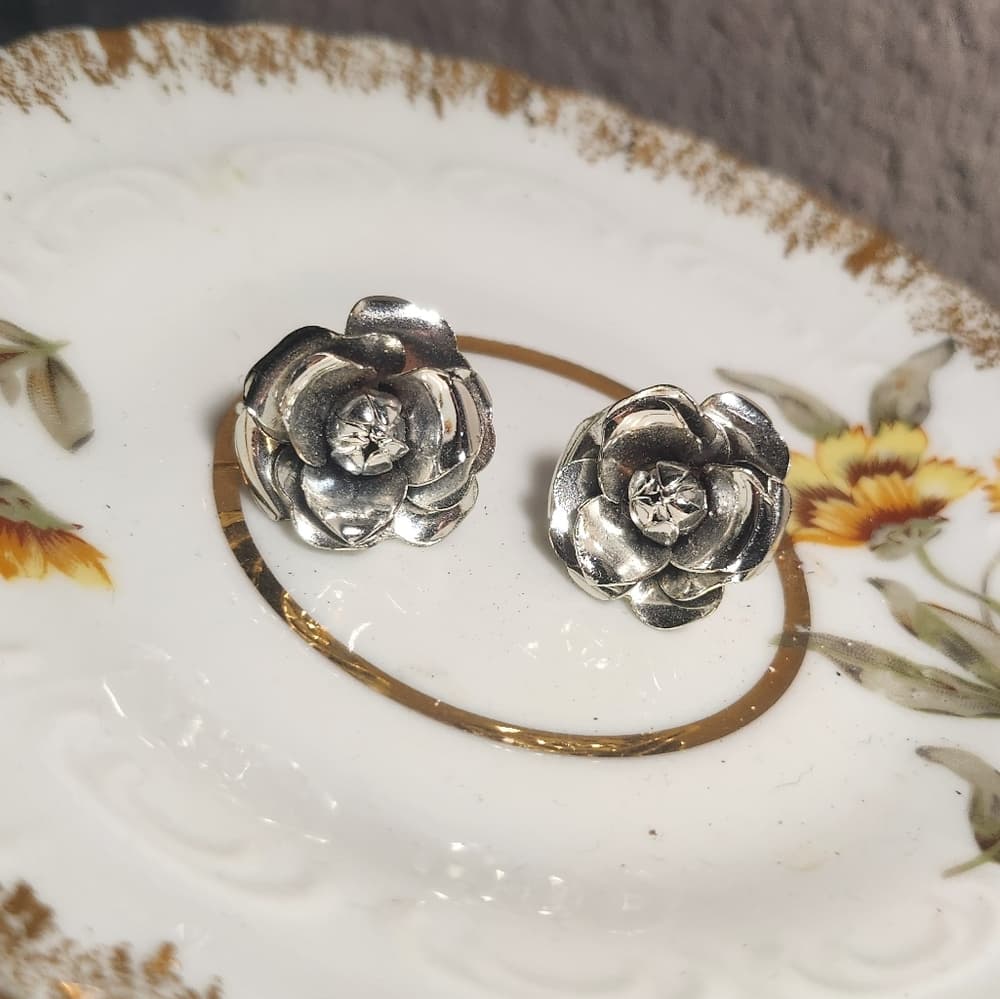 Two Pair Vintage Silverscre Back Earrings Unmarked Starburst Rose Petals - Thumbnail 2