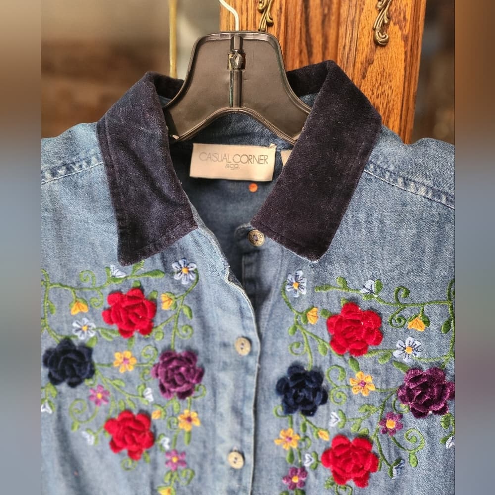 Casual Corner Blue Floral Embroidered And Felt Accented Button Down Shirt - Thumbnail 2