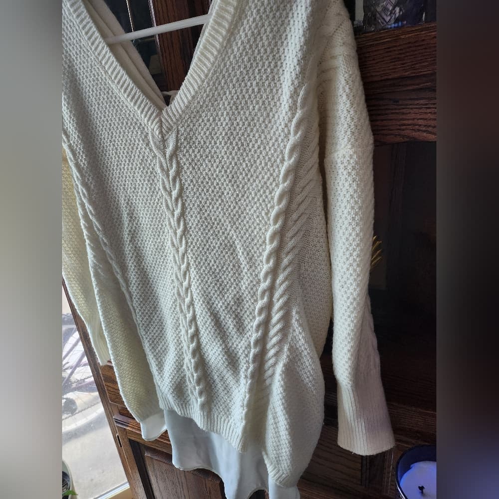 Kate & Mallory White V-Neck Sweater with Chevron Knit 2 Lace Up Back - Thumbnail 2