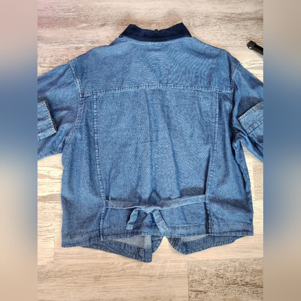 Casual Corner Blue Floral Embroidered And Felt Accented Button Down Shirt - Thumbnail 9