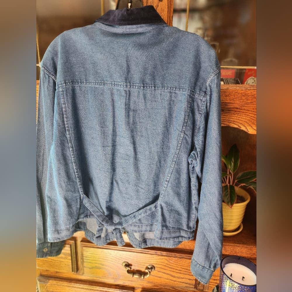 Casual Corner Blue Floral Embroidered And Felt Accented Button Down Shirt - Thumbnail 4