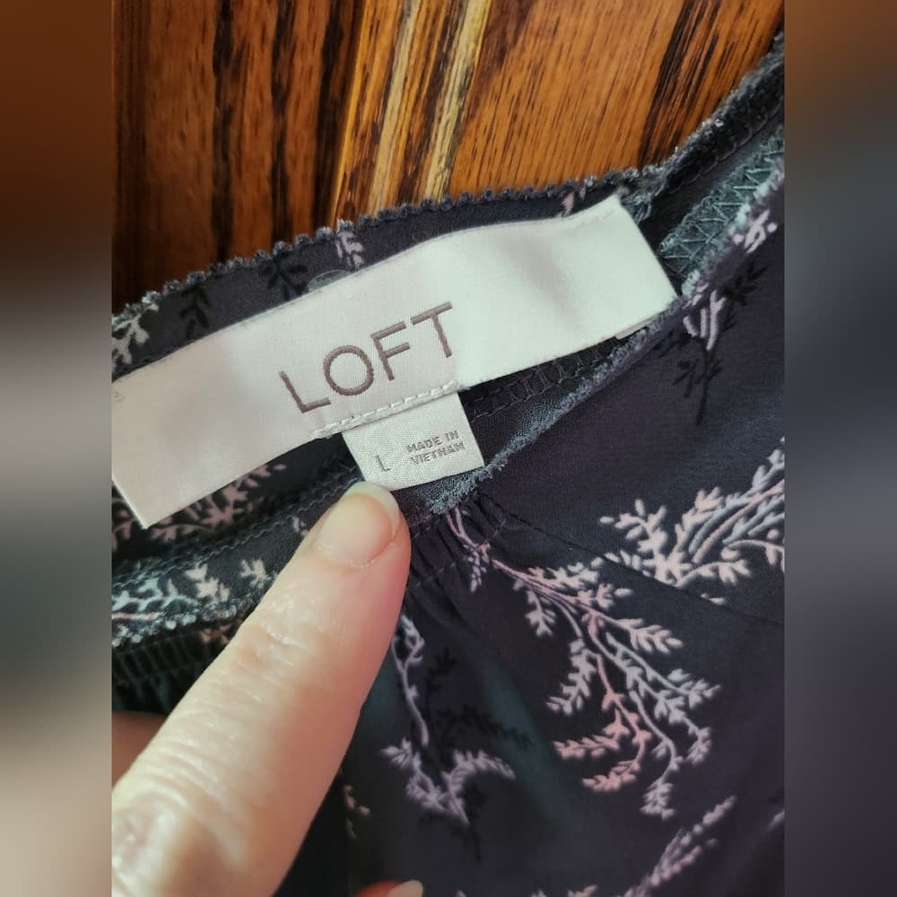 LOFT Grey and Pink Floral Pleated Dressy Sleeveless Top - Thumbnail 2