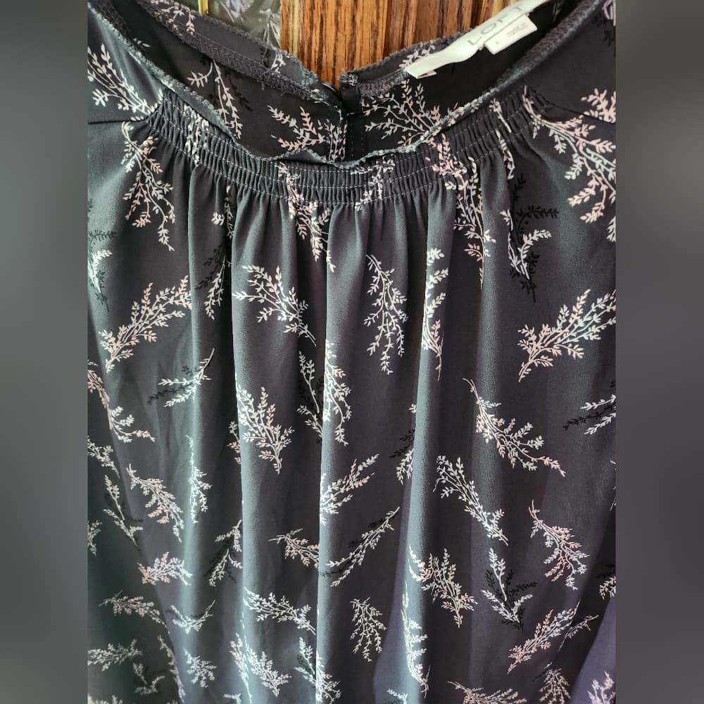 LOFT Grey and Pink Floral Pleated Dressy Sleeveless Top