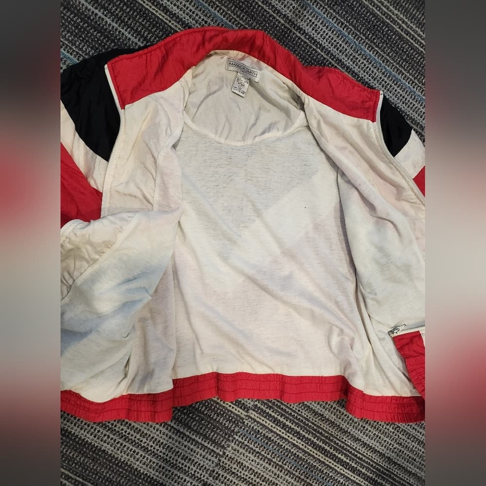 Funky 1980s Amanda Smith Red and Black Windbreaker With Shoulder Pads - Thumbnail 5