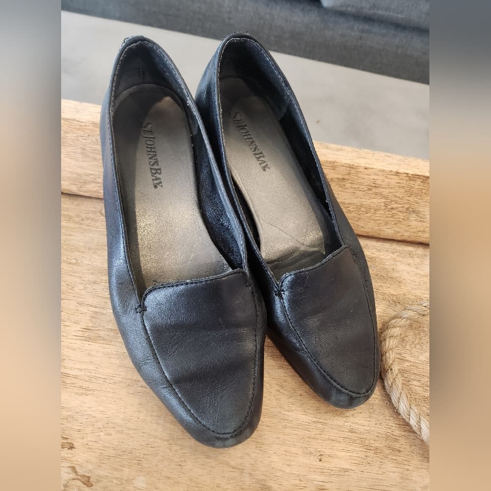 St. John's Bay Black Leather Flats Timeless Design