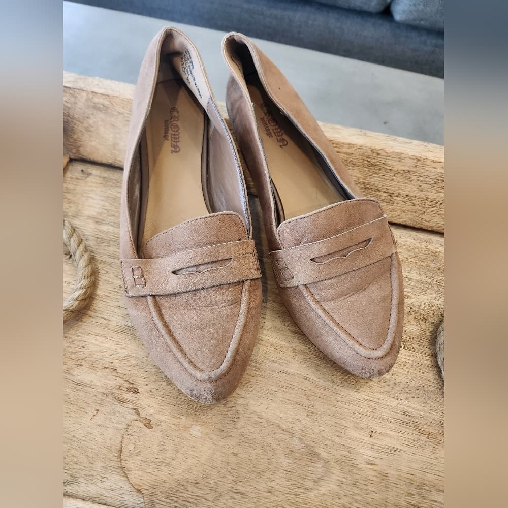 Crown Vintage Tan Leather Pointed Toe Flats Sleek Penny Loafers