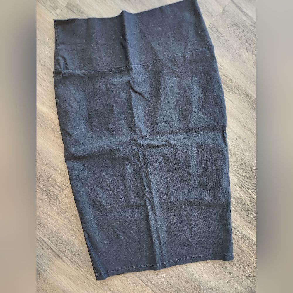Black Vintage 1990s Stretchy Midi Pencil Skirt for Work Slit In Back Made In Usa - Thumbnail 4
