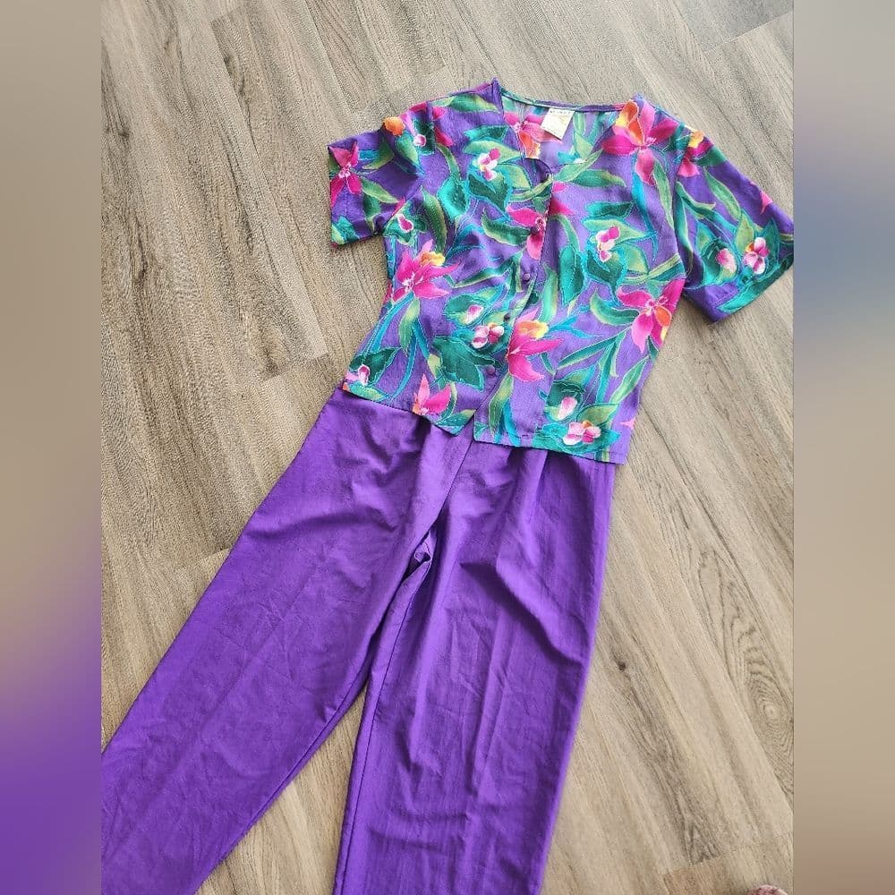 Vintage Koret Bright Purple Floral Blouse Cropped With Shoulder Pads Tie Back - Thumbnail 2