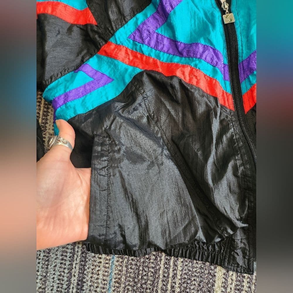 Funky Vintage Black Windbreaker with Geometric Patterns By Active Stuff - Thumbnail 3