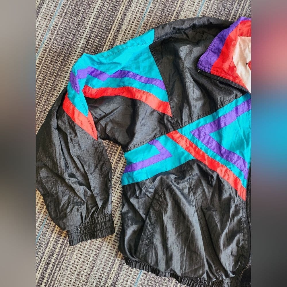 Funky Vintage Black Windbreaker with Geometric Patterns By Active Stuff - Thumbnail 2