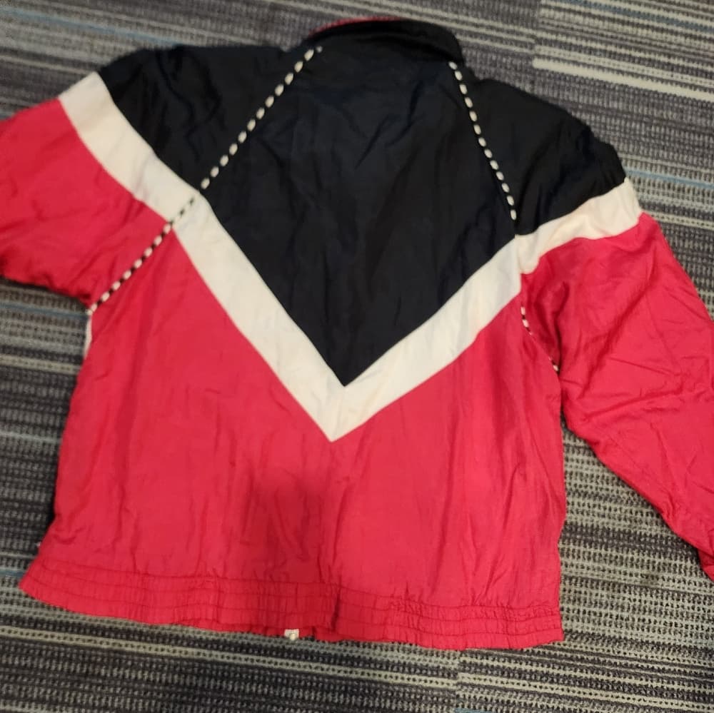 Funky 1980s Amanda Smith Red and Black Windbreaker With Shoulder Pads - Thumbnail 7