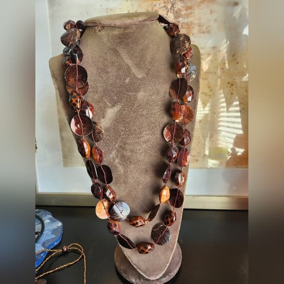 Elegant 🥰 Brown and Tan Beaded Shell Statement Costume Necklace - Thumbnail 7