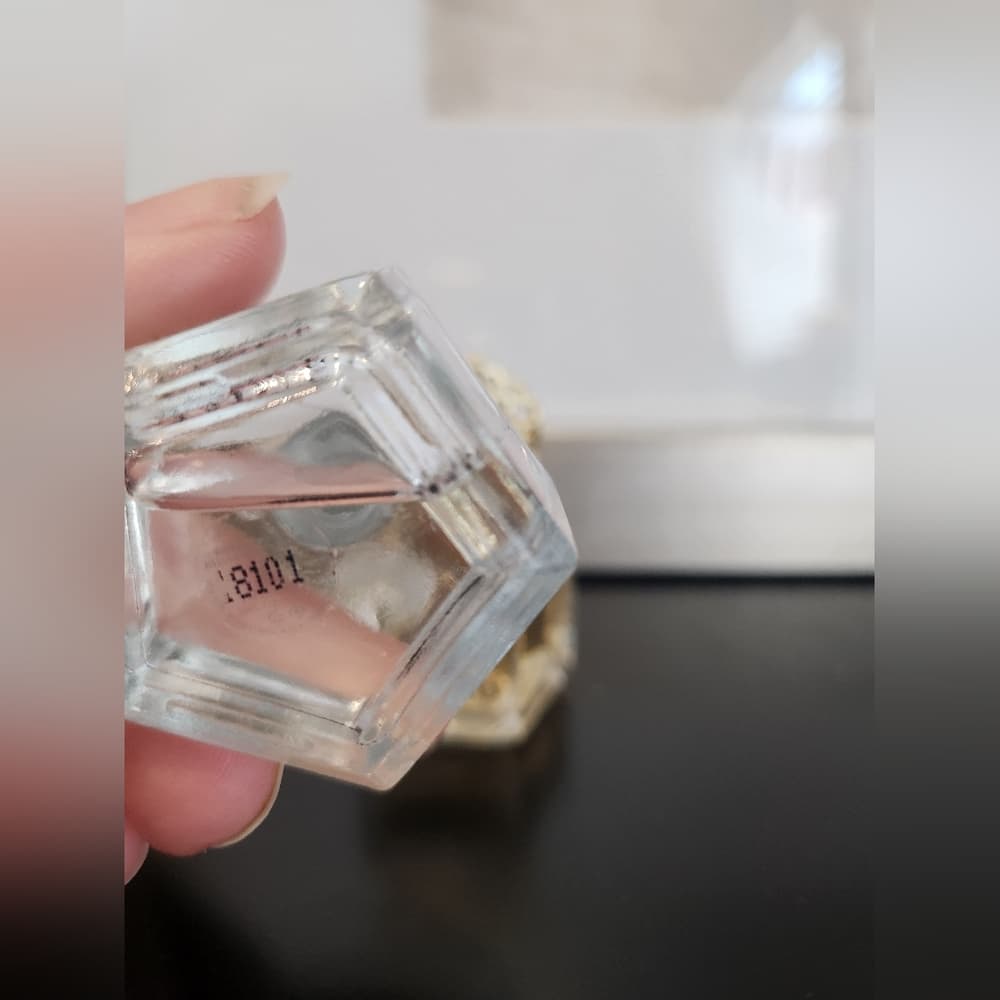 Vince Camuto Perfume Fragrance Set Of Two with Gold and Silver Accents - Thumbnail 4