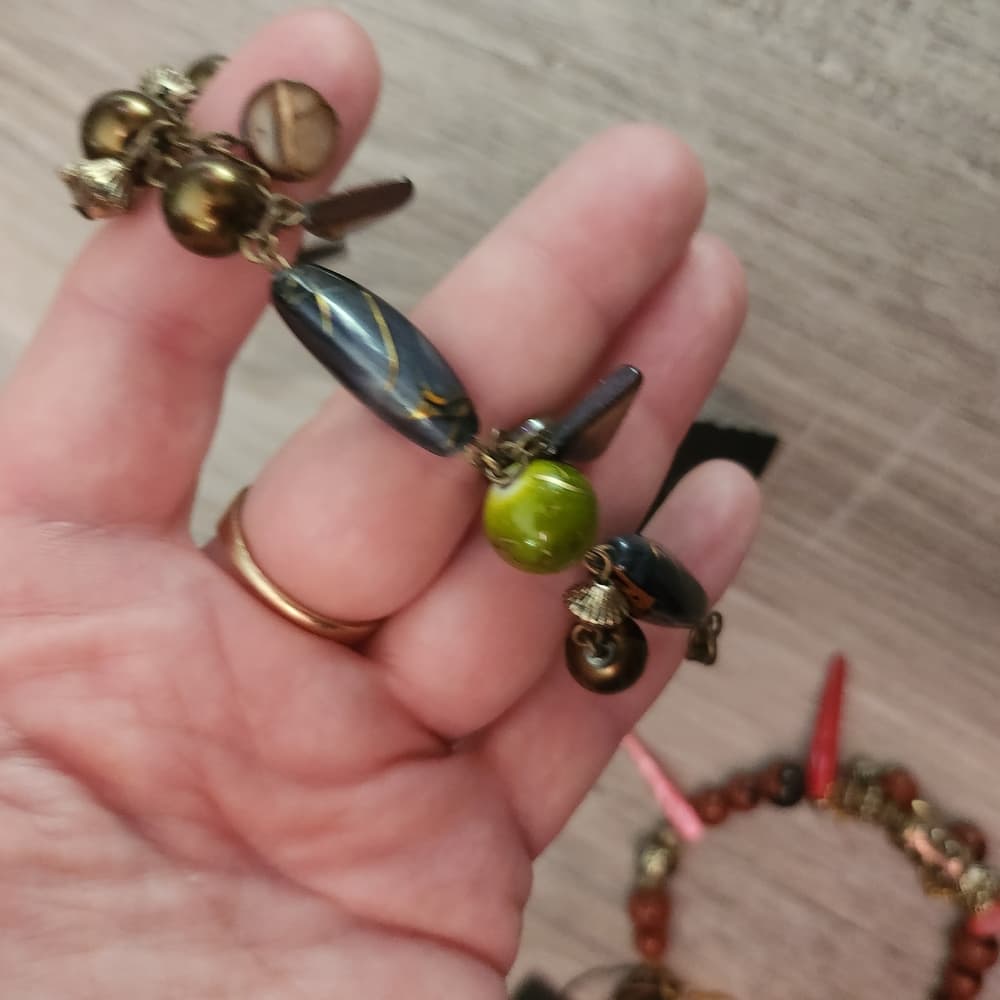 Blue Green And Red Bohemian Shell Acrylic And Metal Stretchy Beaded Bracelets - Thumbnail 4