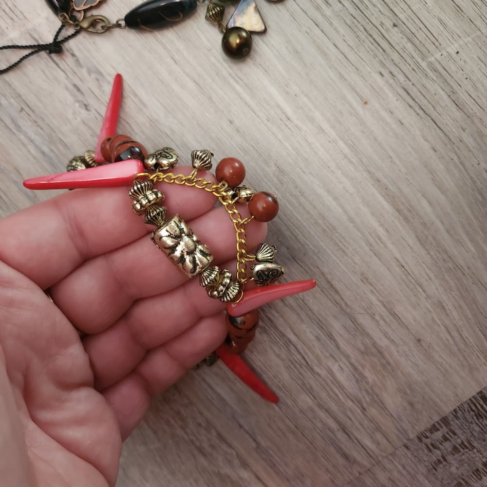 Blue Green And Red Bohemian Shell Acrylic And Metal Stretchy Beaded Bracelets - Thumbnail 3