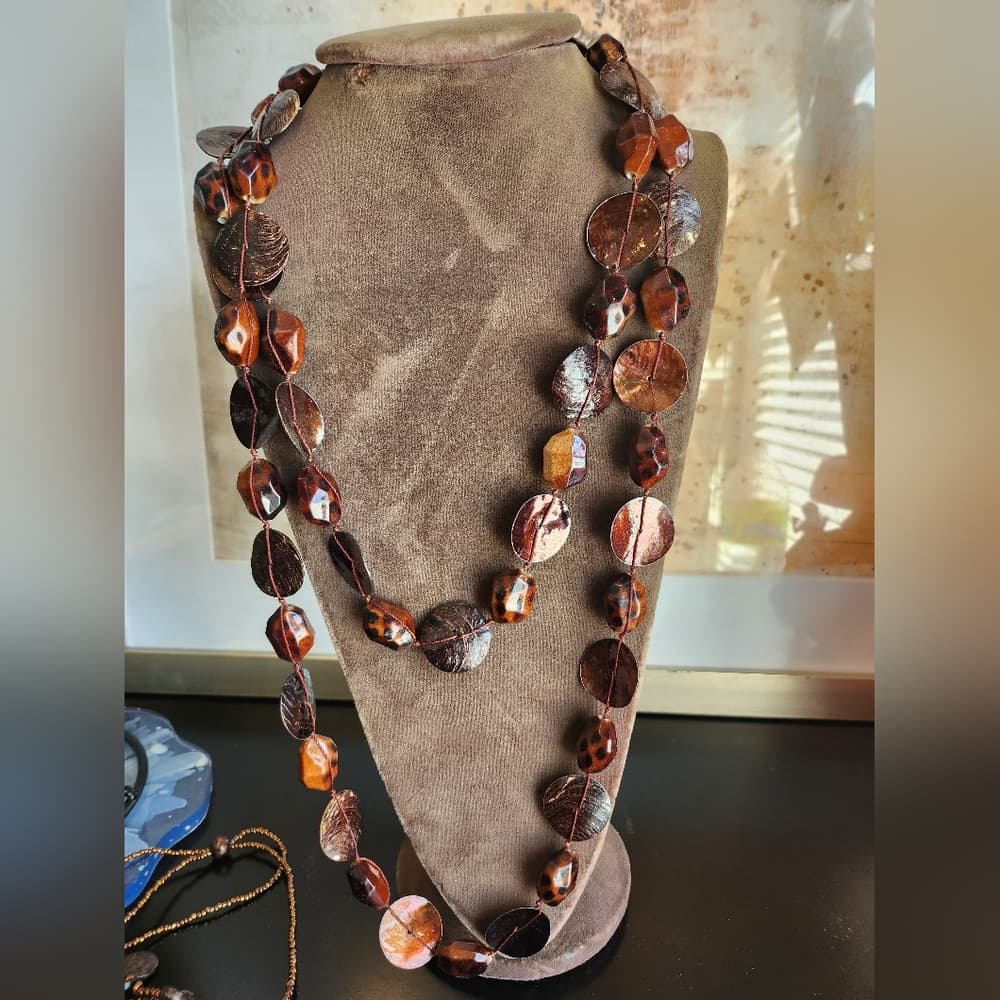 Elegant 🥰 Brown and Tan Beaded Shell Statement Costume Necklace