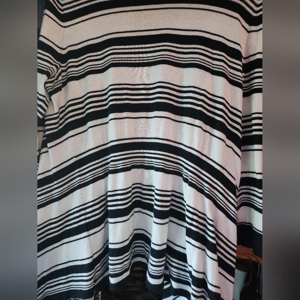 Monochrome Striped Black and White Angled Cardigan Sweater - Thumbnail 5
