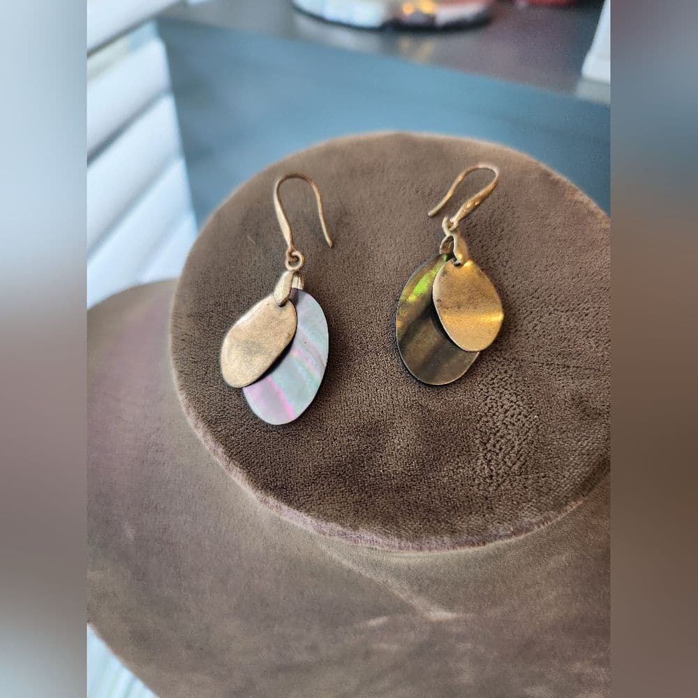 Elegant Gold Tone and Iridescent Shell Drop Dangle Earrings