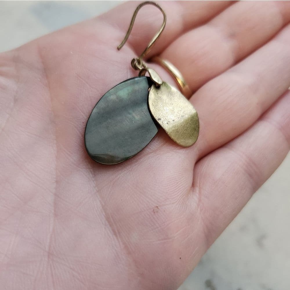 Elegant Gold Tone and Iridescent Shell Drop Dangle Earrings - Thumbnail 4