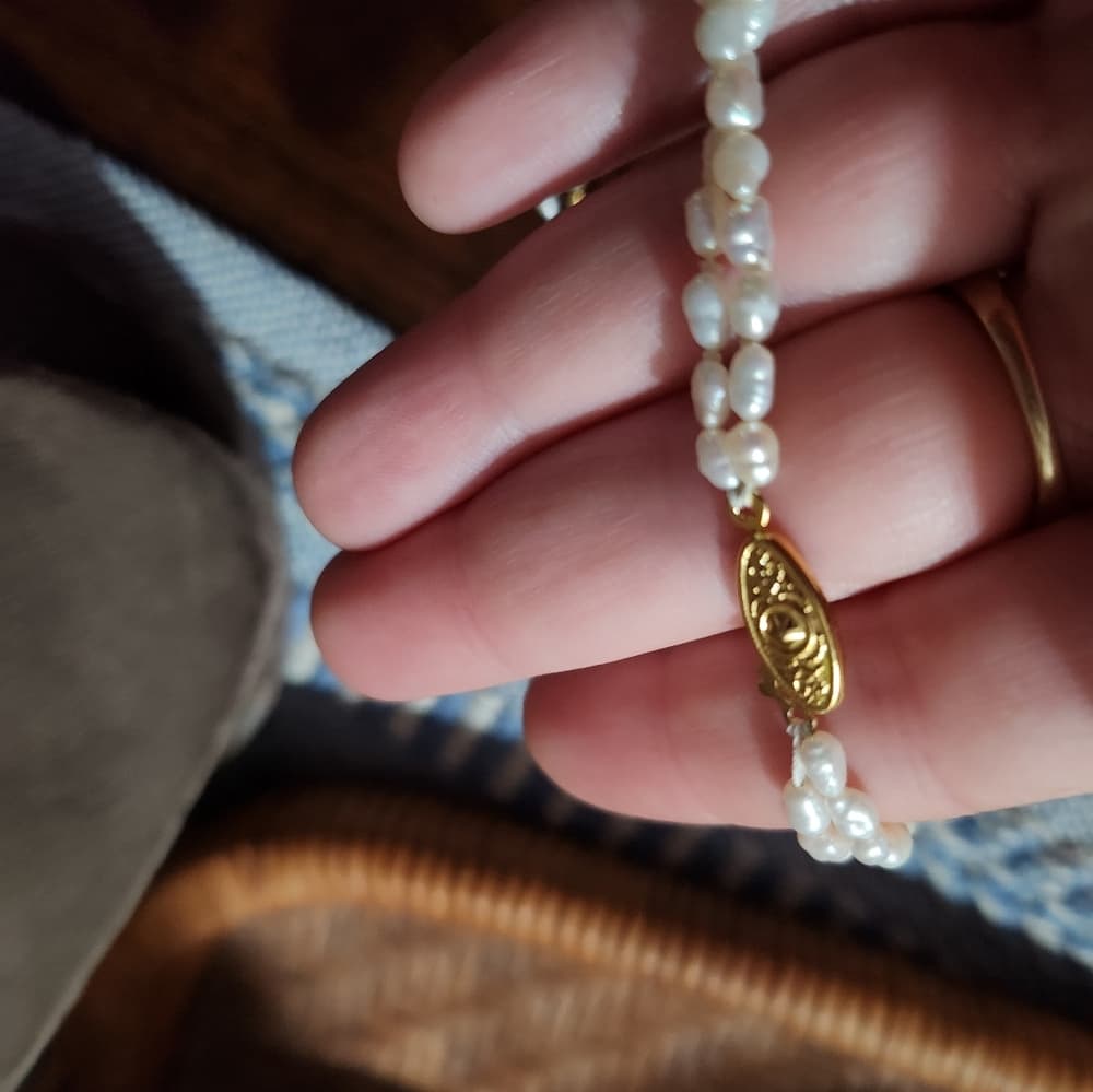 Pretty Delicate White Pearl And Gold Accent Beaded Necklace - Thumbnail 3