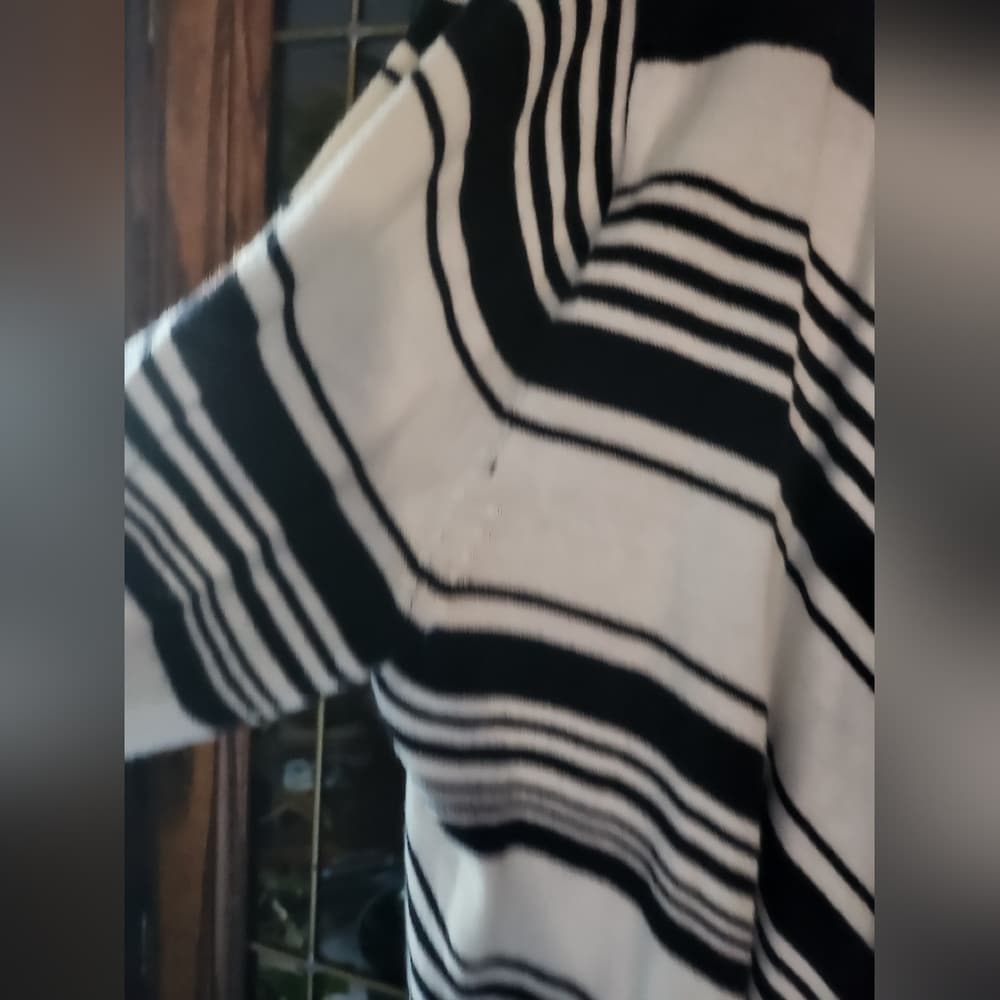 Monochrome Striped Black and White Angled Cardigan Sweater - Thumbnail 6