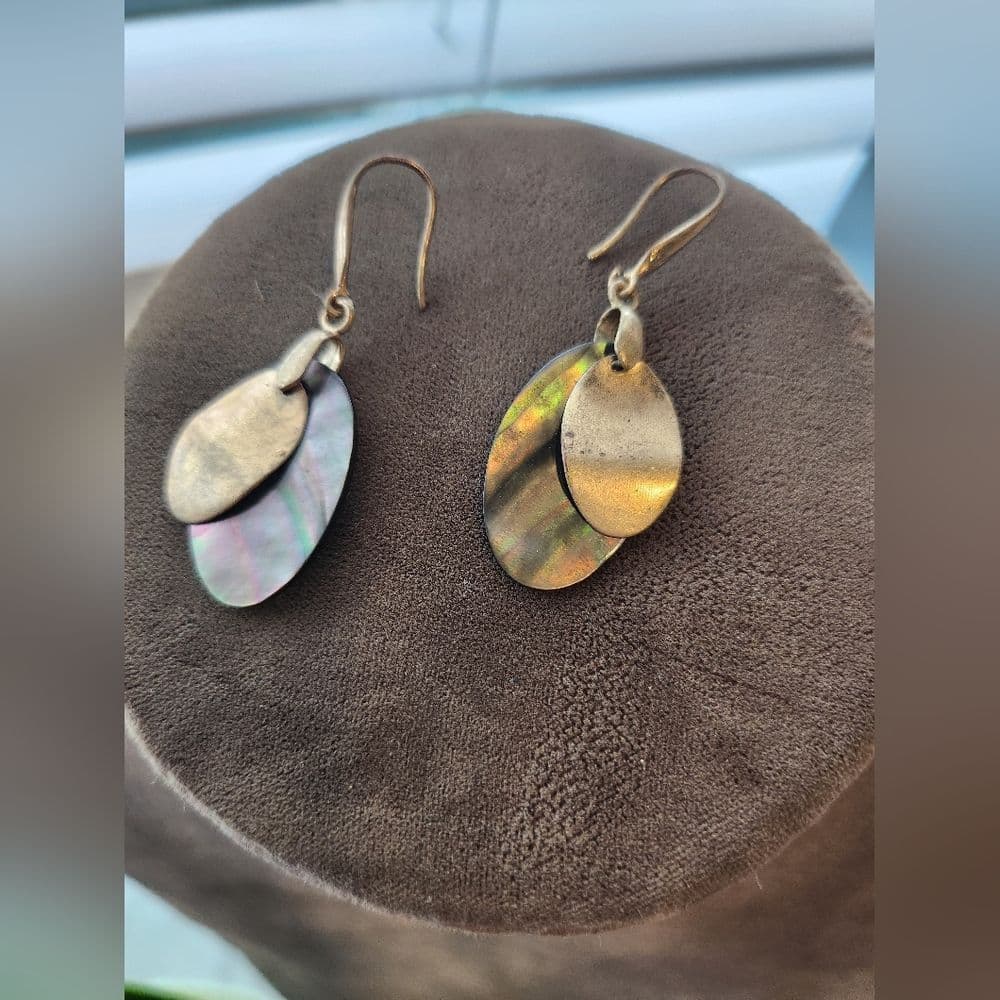 Elegant Gold Tone and Iridescent Shell Drop Dangle Earrings - Thumbnail 5