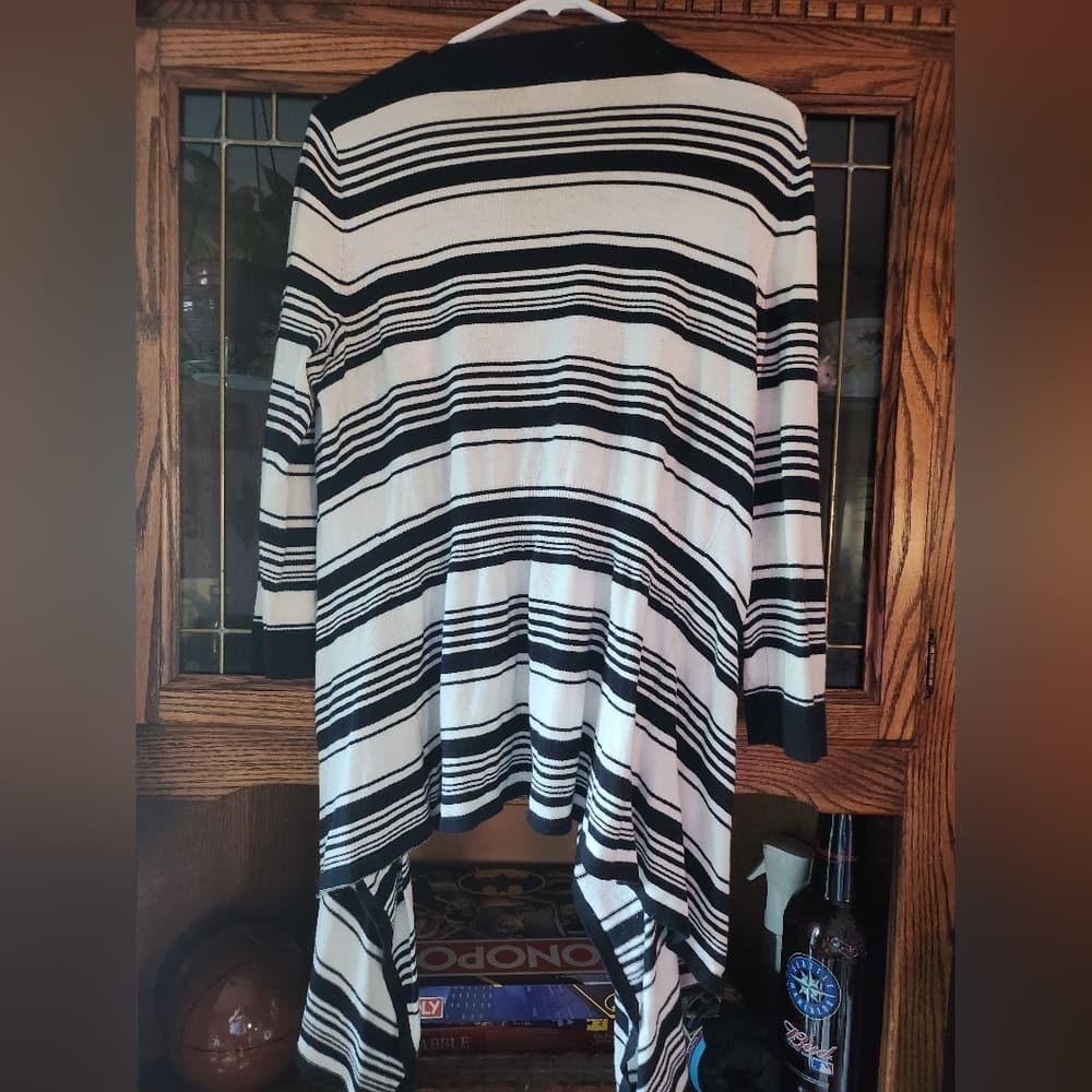 Monochrome Striped Black and White Angled Cardigan Sweater - Thumbnail 4
