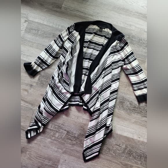Monochrome Striped Black and White Angled Cardigan Sweater - Thumbnail 9