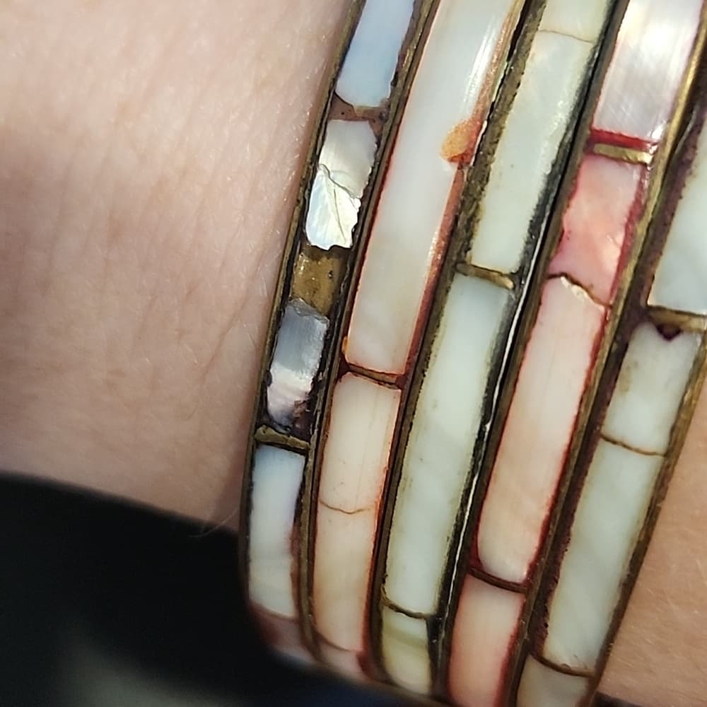 Awesome Multi Color Shell and Brass Locking Bangle Bracelet - Thumbnail 8