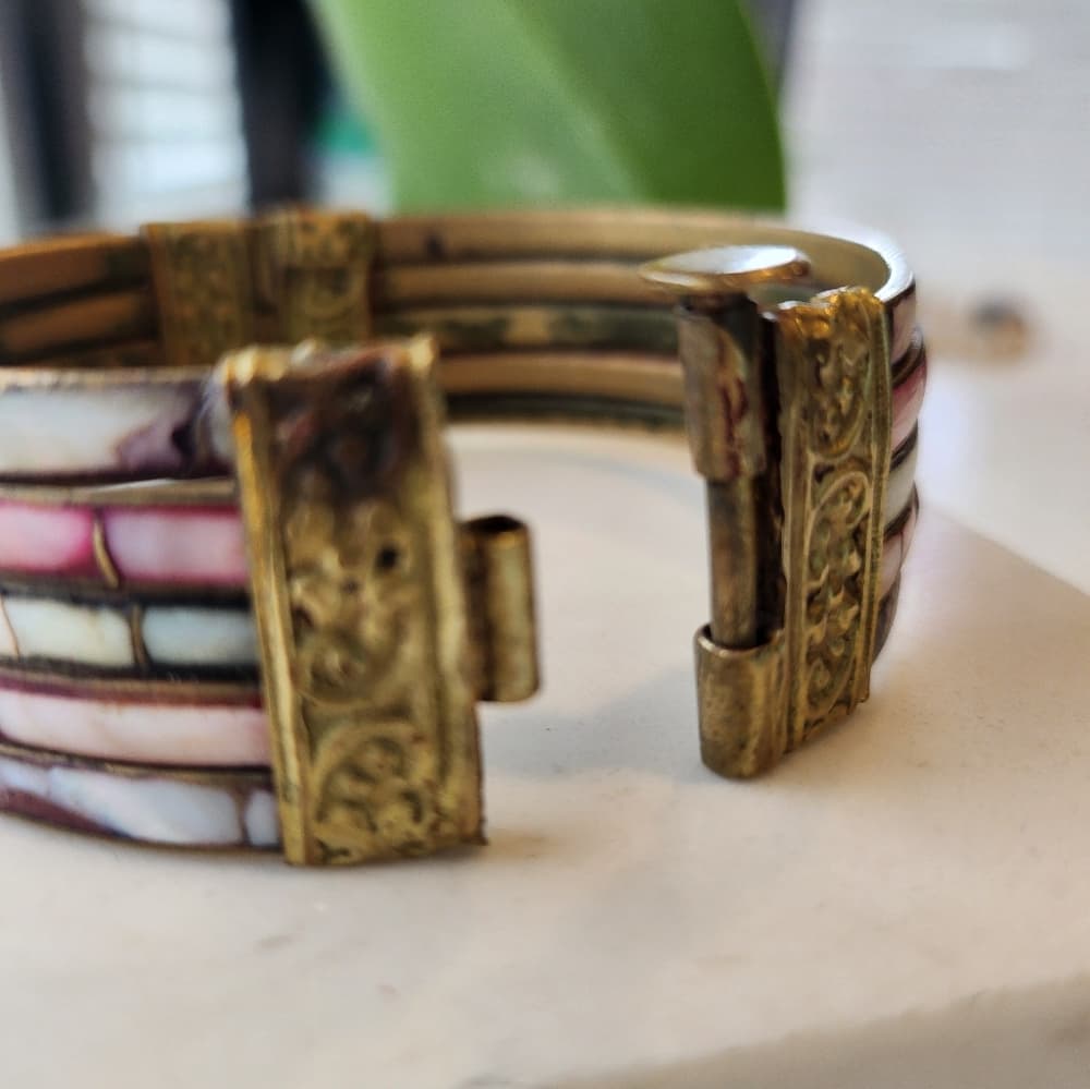 Awesome Multi Color Shell and Brass Locking Bangle Bracelet - Thumbnail 4