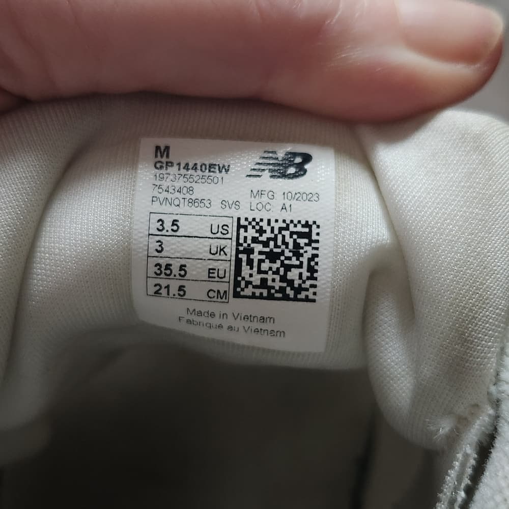 Youth White And Pink New Balance Running Shoes - Thumbnail 2