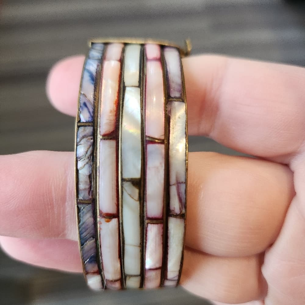 Awesome Multi Color Shell and Brass Locking Bangle Bracelet - Thumbnail 5