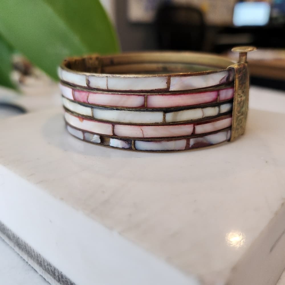 Awesome Multi Color Shell and Brass Locking Bangle Bracelet - Thumbnail 2