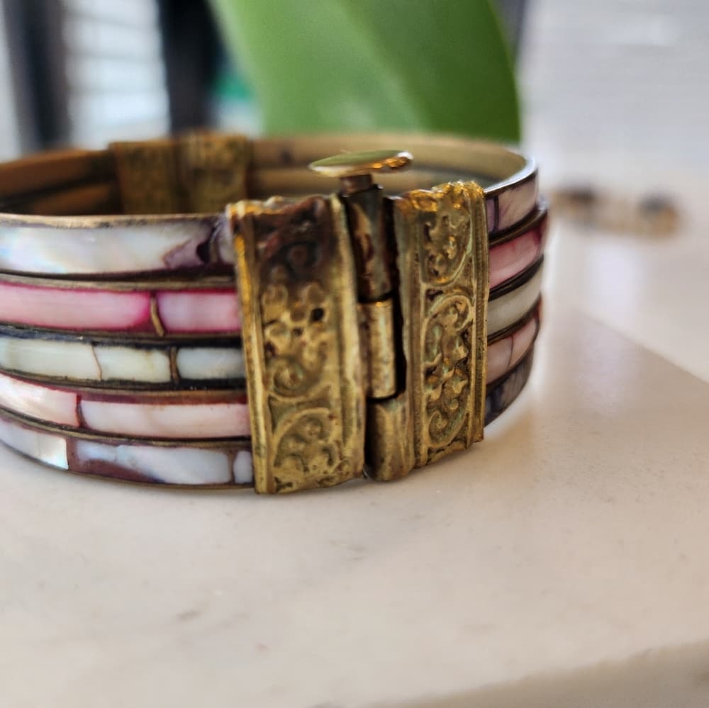 Awesome Multi Color Shell and Brass Locking Bangle Bracelet - Thumbnail 3
