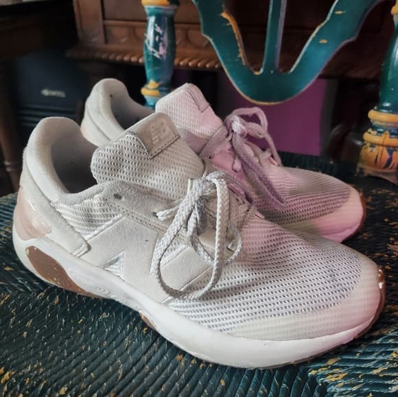 Youth White And Pink New Balance Running Shoes - Thumbnail 11
