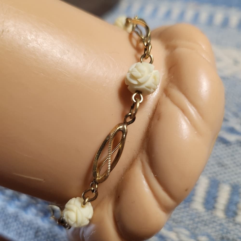 Vintage Gold Tone Filigree Faux Ivory Carved Rose Flower Bracelet - Thumbnail 10